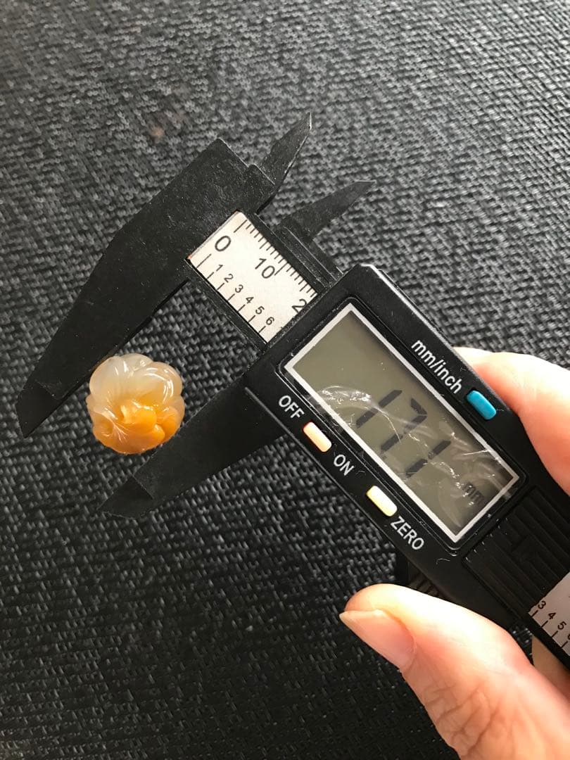 ゴビ石−1412 ゴビ瑪瑙　『銀杏』和菓子　彫刻