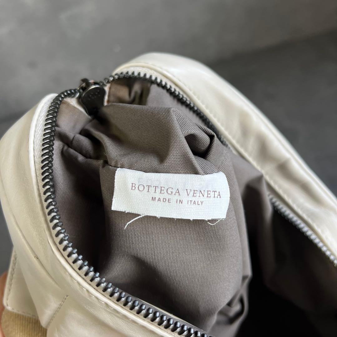 ボッテガヴェネタ イントレチャート ボディバッグ ウエストバッグ ホワイト