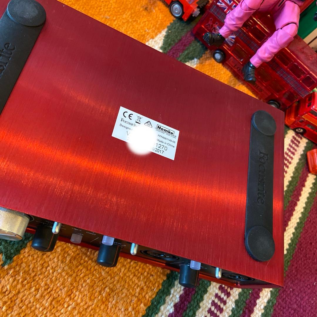 Focusrite Scarlett 2i4 オーディオインターフェイス