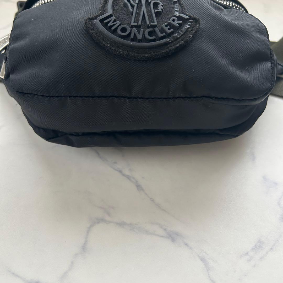 モンクレール ウエストポーチ ボディバッグ 2021年モデル カーキ ビッグロゴ