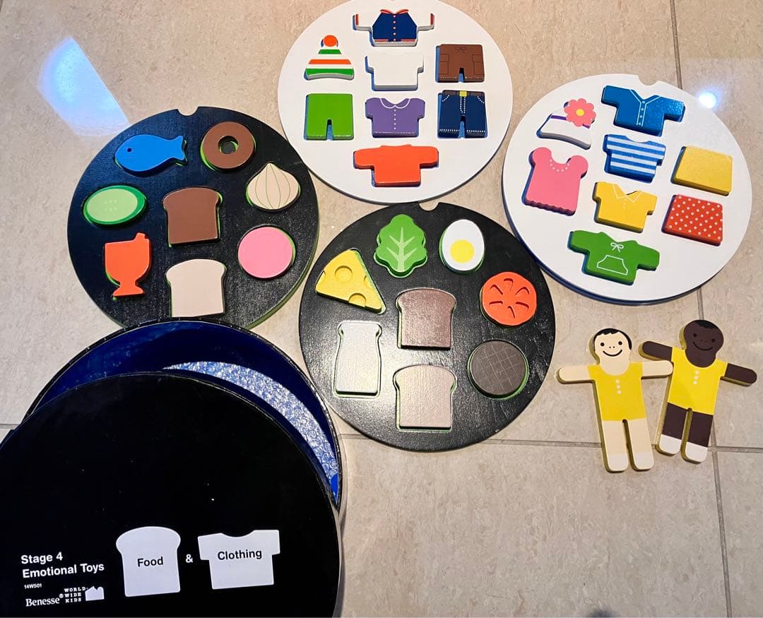 6割新品未開封ワールドワイドキッズDVD30点&CD24点&絵本26点