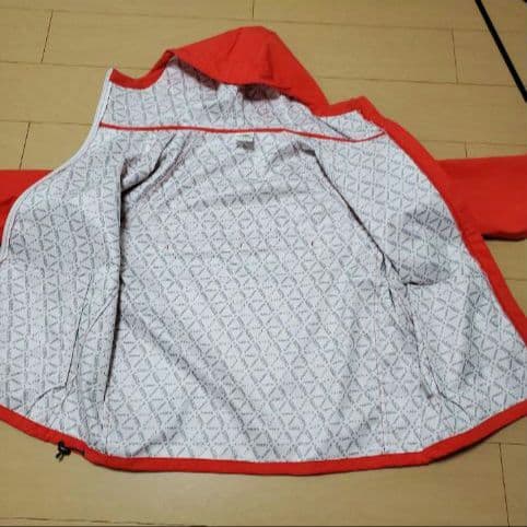 【新品未使用】ルースイソンブラ ピステ パーカー ジャケット M 赤 トラスト