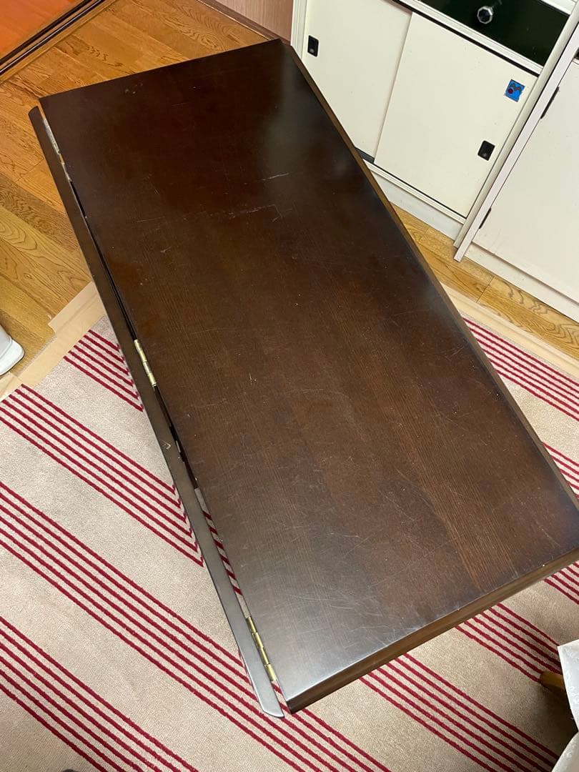 ダークブラウン楕円形ダイニングテーブルと椅子セット