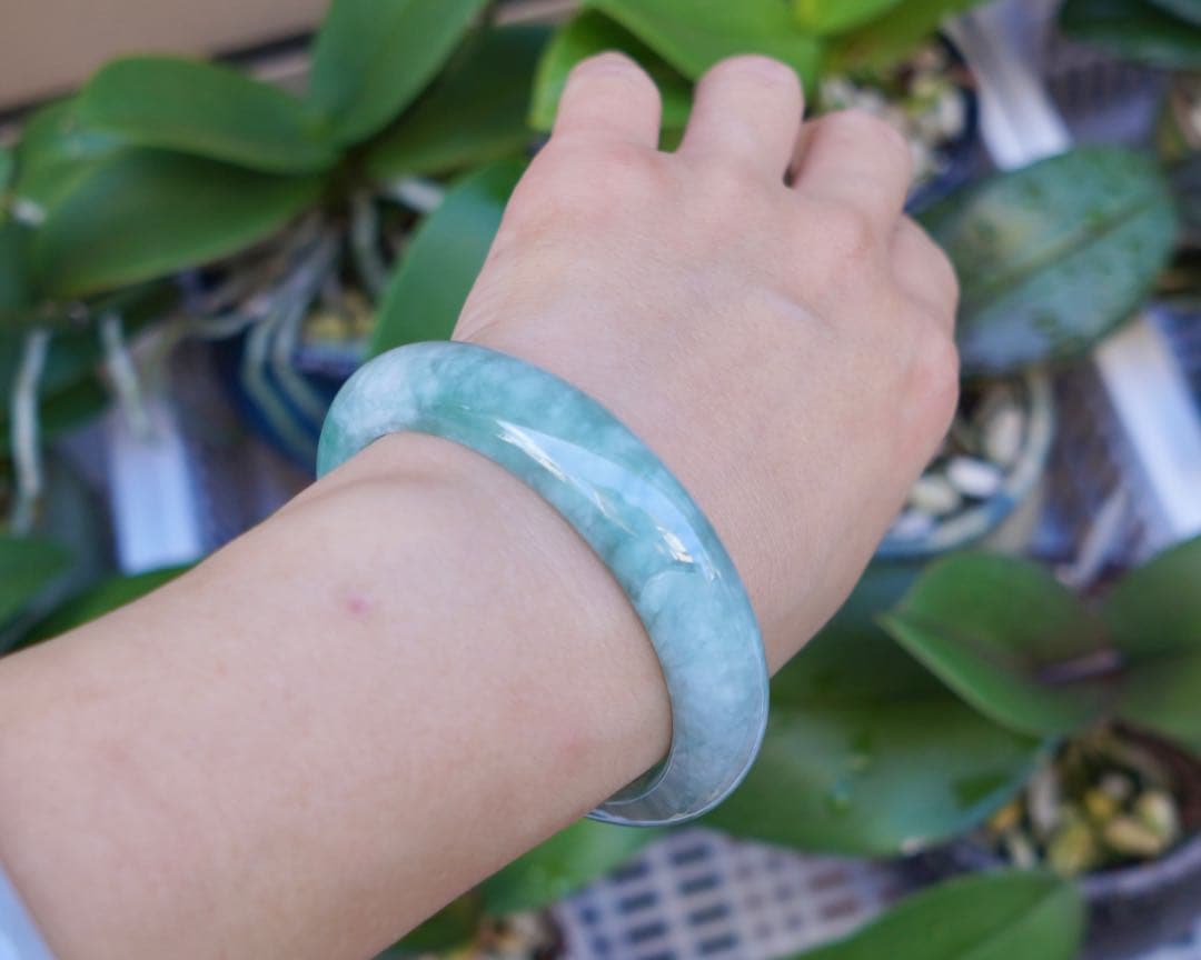 特別価格‼️本翡翠　バングル　新品 0494