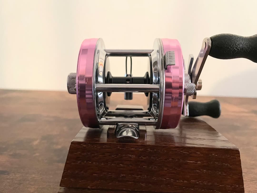 ABU Ambassadeur 5500Cアンバサダー サイモンシモムラ ピンク