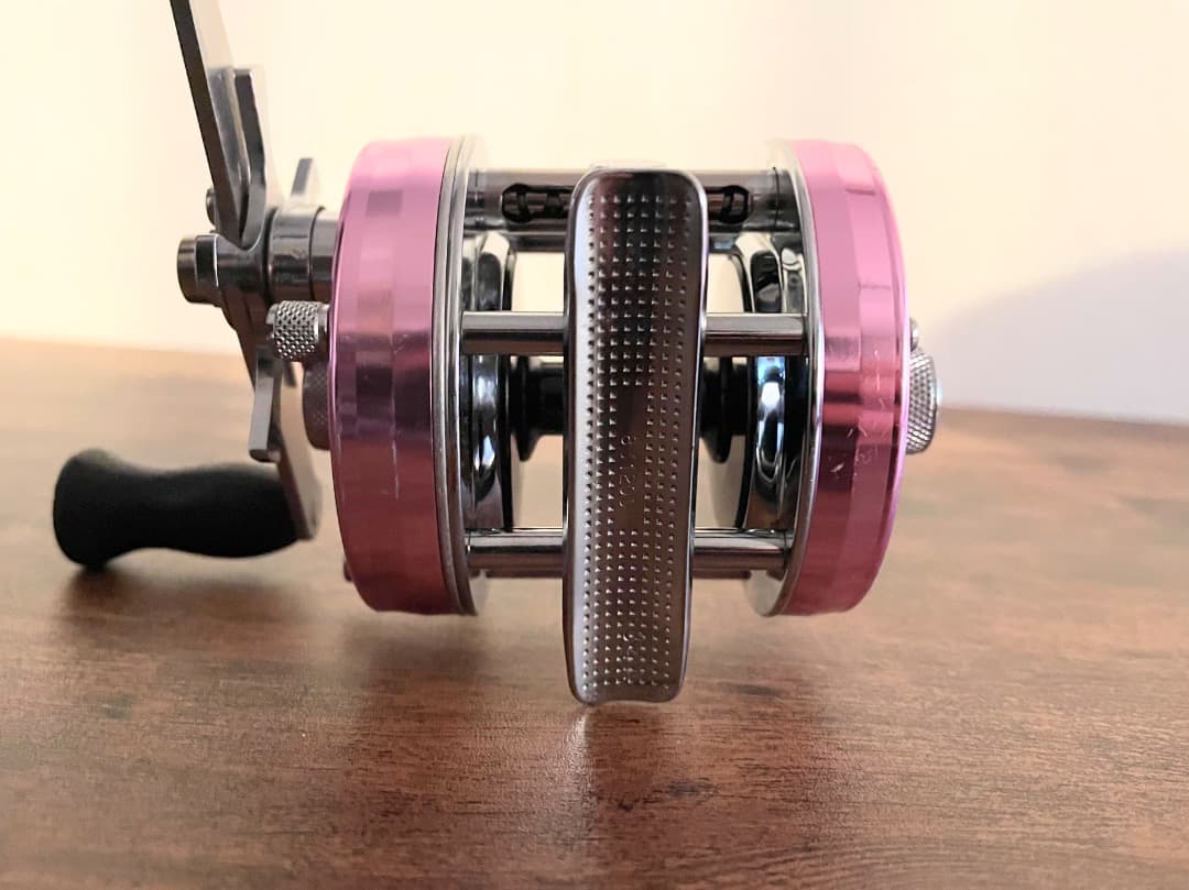 ABU Ambassadeur 5500Cアンバサダー サイモンシモムラ ピンク