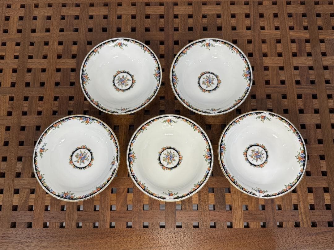 WEDGWOOD オズボーン サラダボウル(小) 黒壺マーク