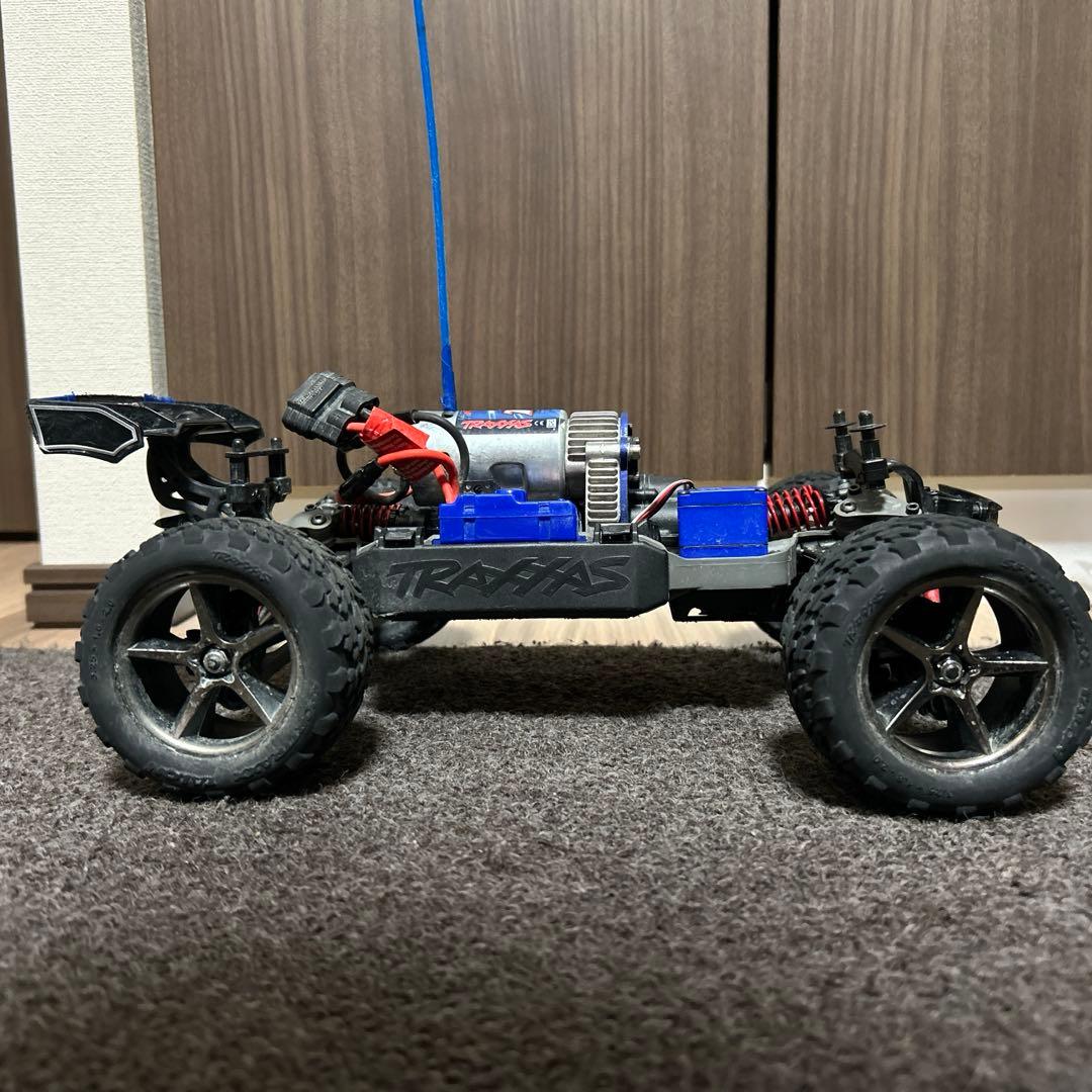トラクサス　e-revo 1/16 送受信機なし　ほぼノーマル　シャフト交換