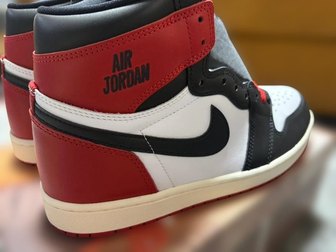 ナイキ エアジョーダン1 レトロ ハイ OG \"ブラックトゥリイマジンド\"