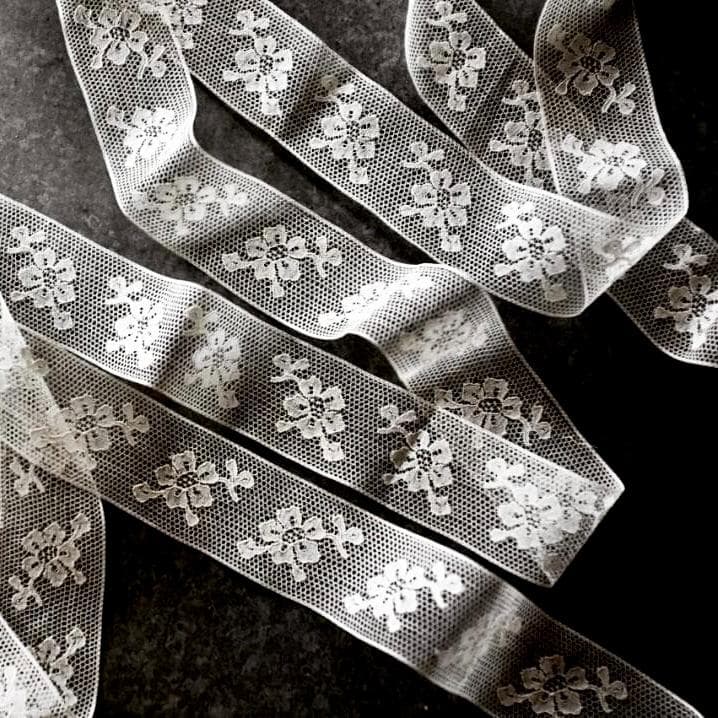 フランス 優しい蔓薔薇とヴァランシエンヌレース アンティーク r46mn