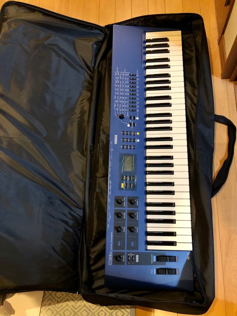 YAMAHA CS1X デジタルシンセサイザー　ケース付