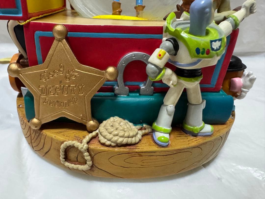 ディズニーストア トイストーリー2 オルゴール付きスノーグローブ