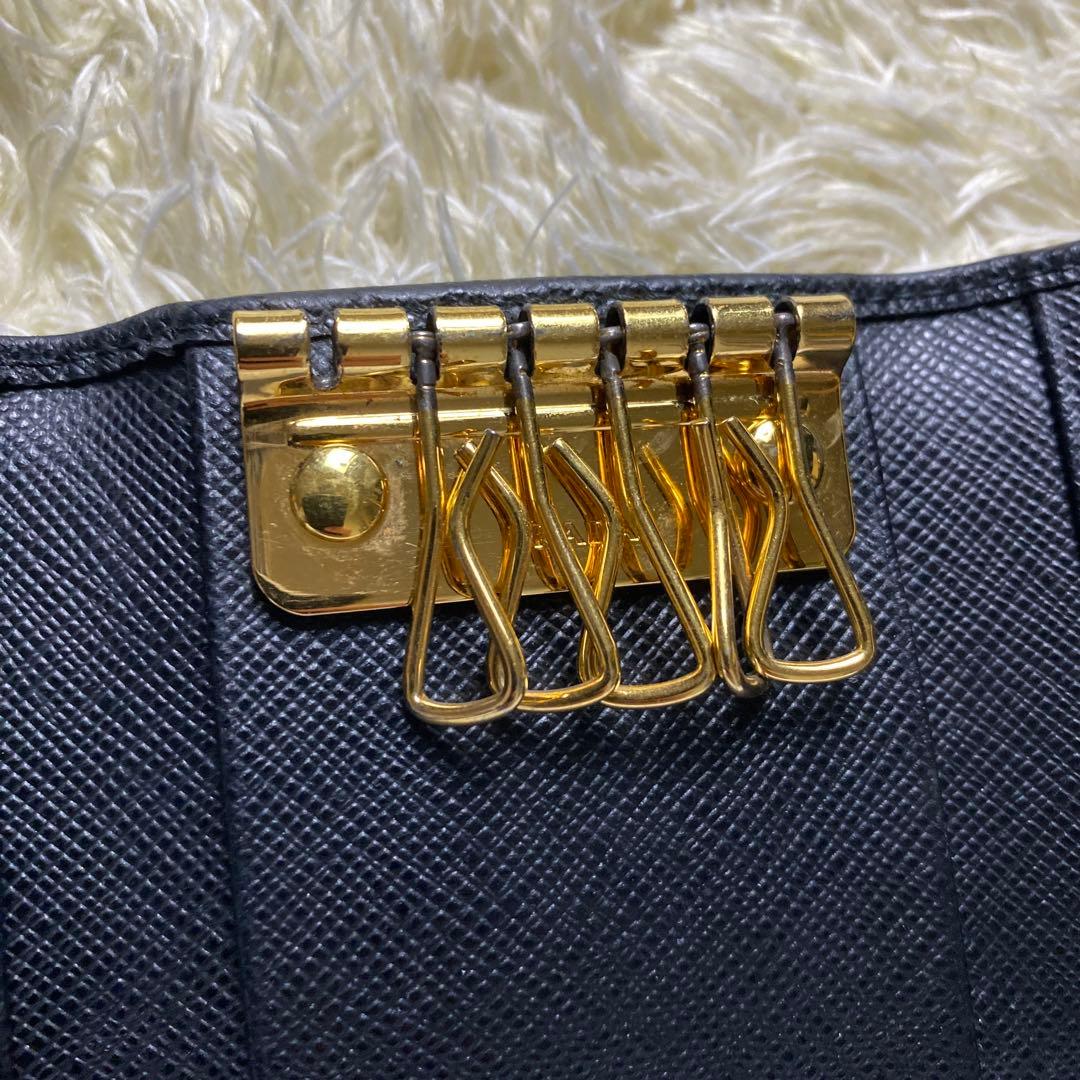 極美品 プラダ キーケース ブラック ゴールド金具 6連 サフィアーノ レザー