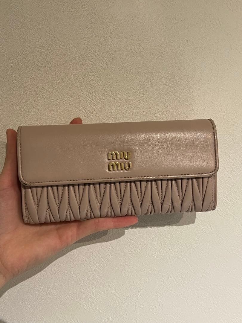 miumiu マトラッセレザー　長財布