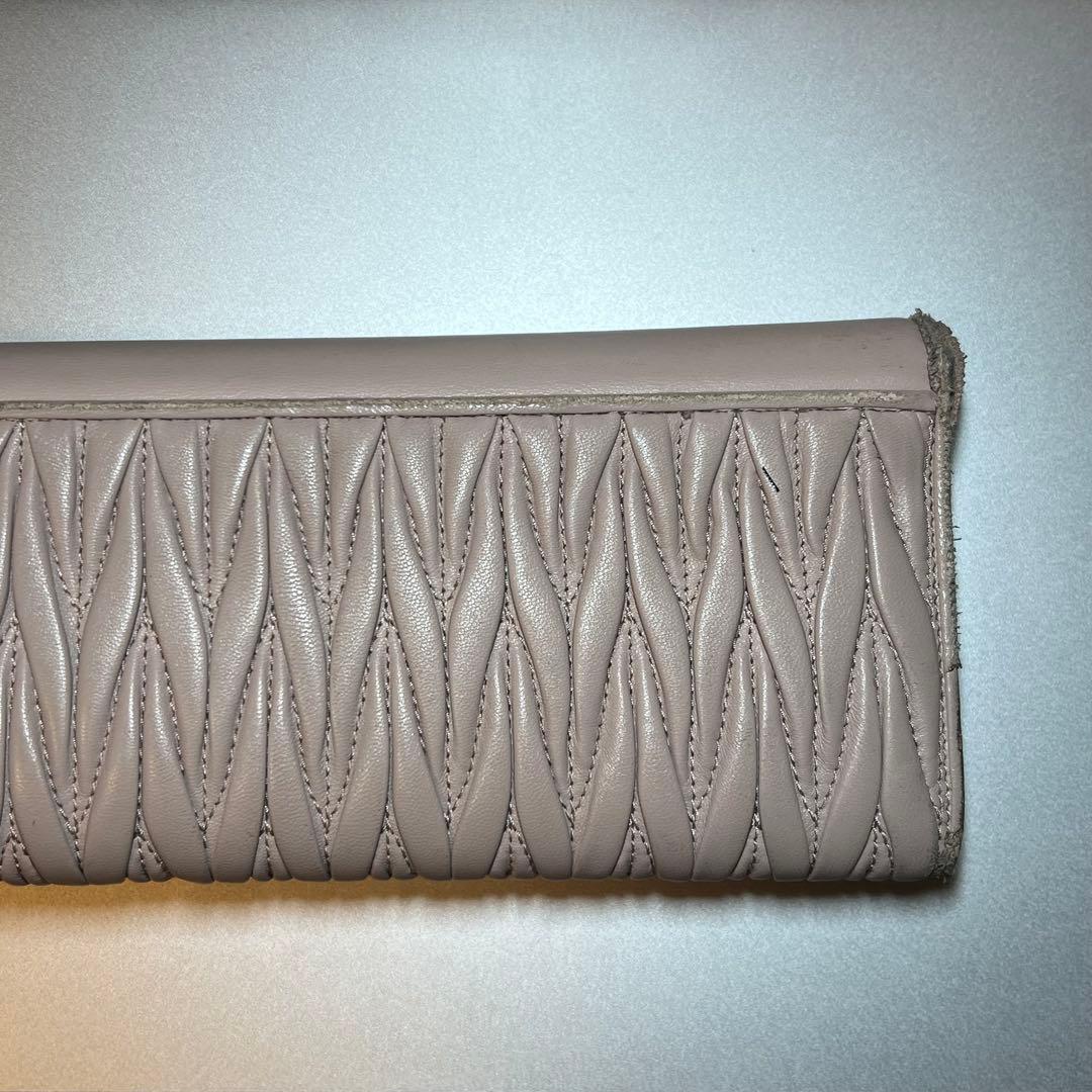 miumiu マトラッセレザー　長財布