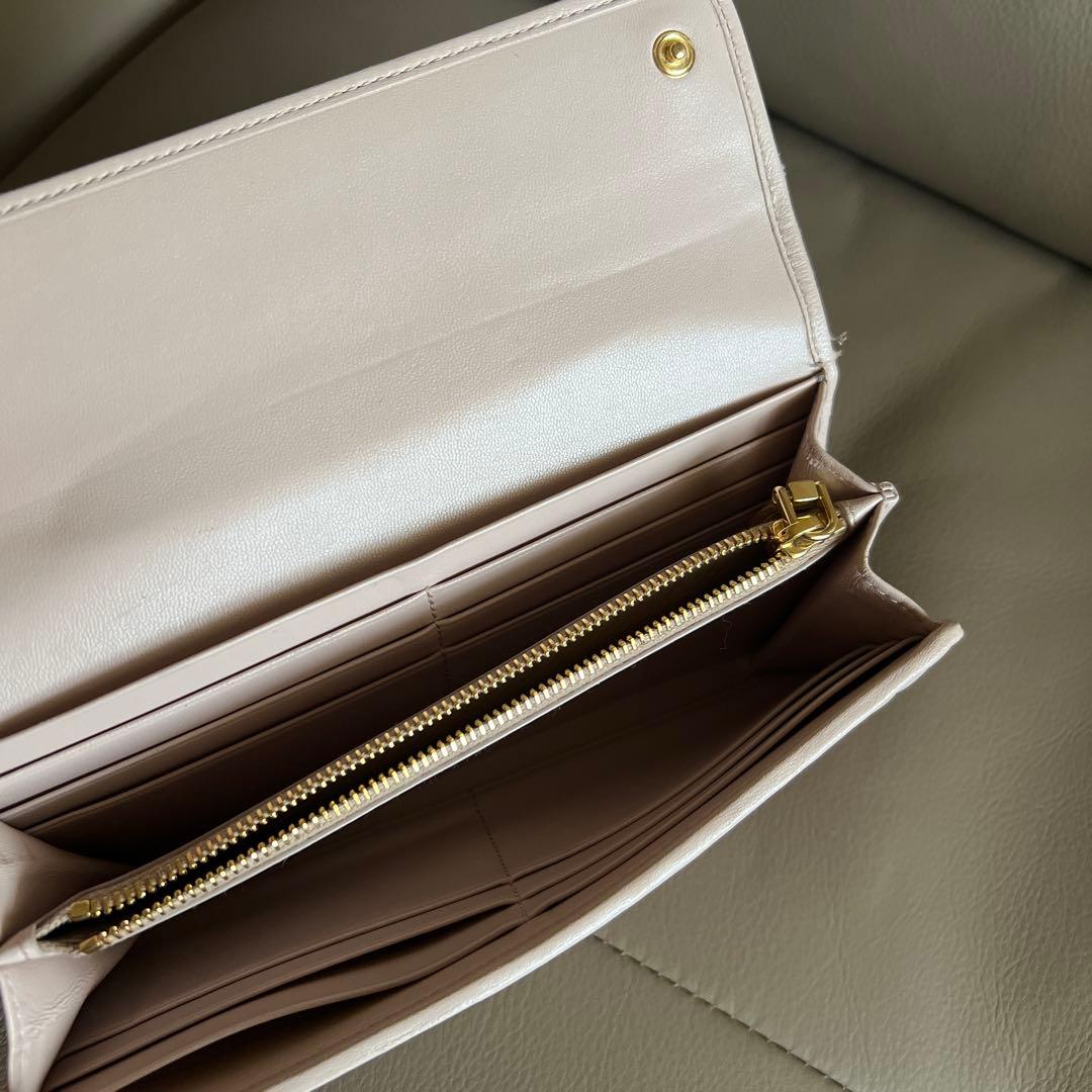 miumiu マトラッセレザー　長財布