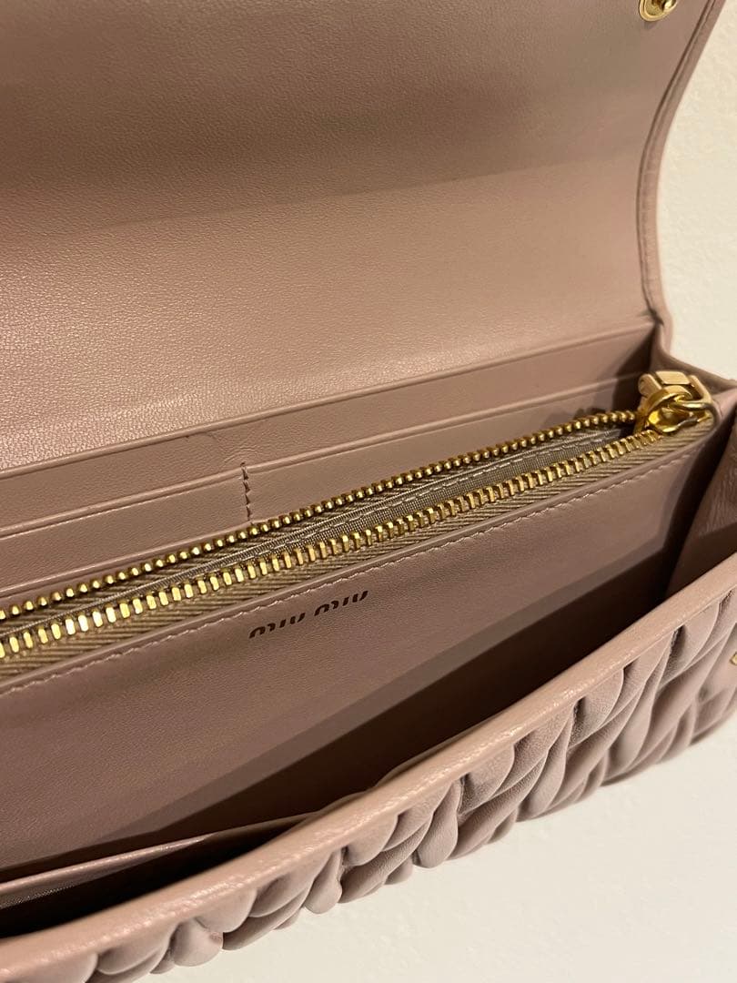 miumiu マトラッセレザー　長財布