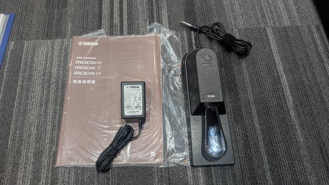 Yamaha MODX8 88鍵シンセサイザー 本体、専用ペダル、専用ケース他