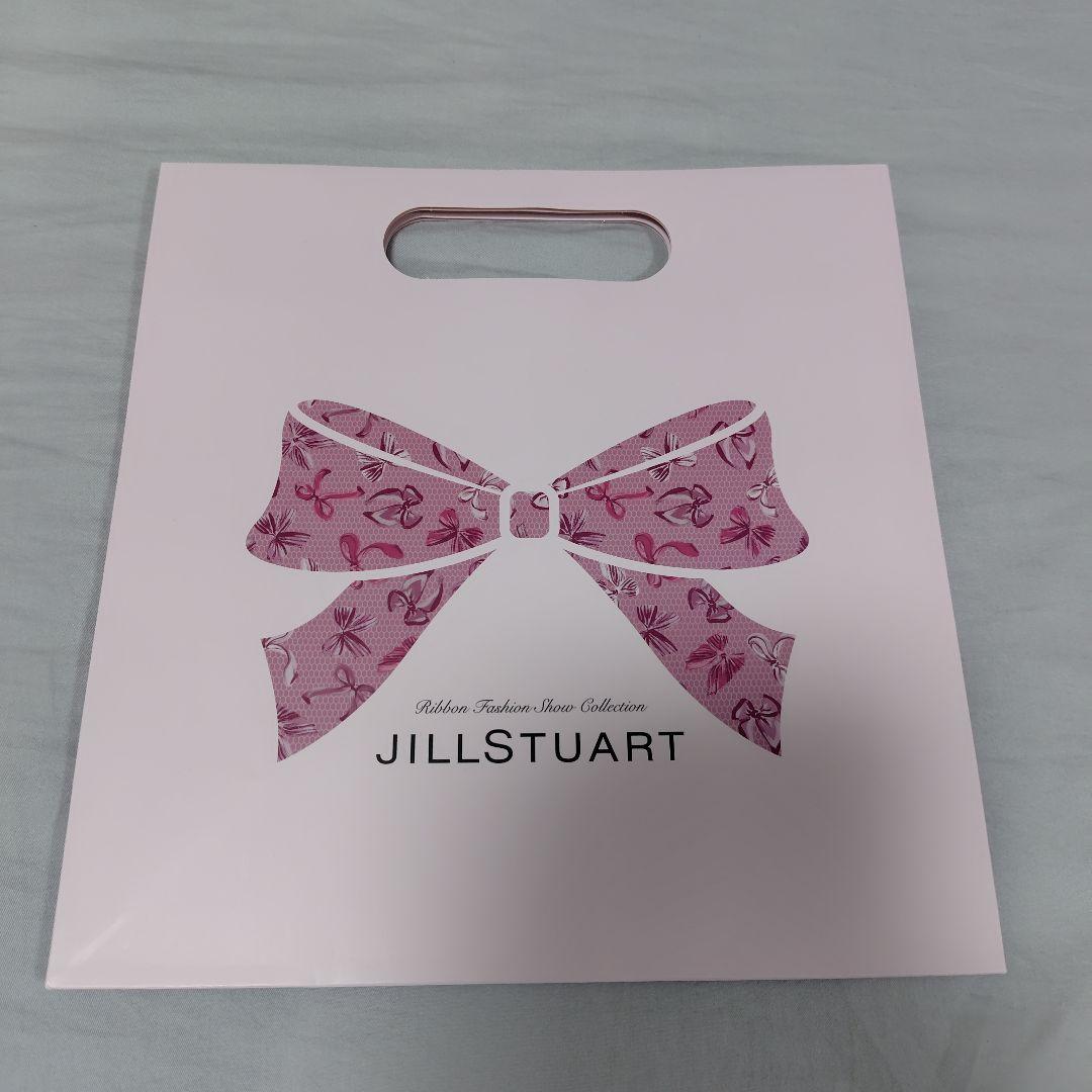 ①JILL STUART クリスマスコフレ2025 リボンファッションショー