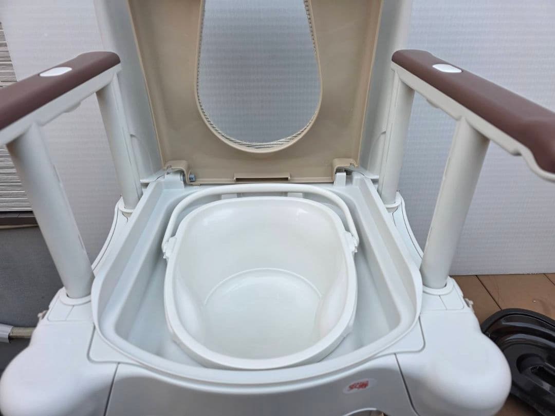 未使用 安寿　ポータブルトイレ FX-30 らくゾウくん