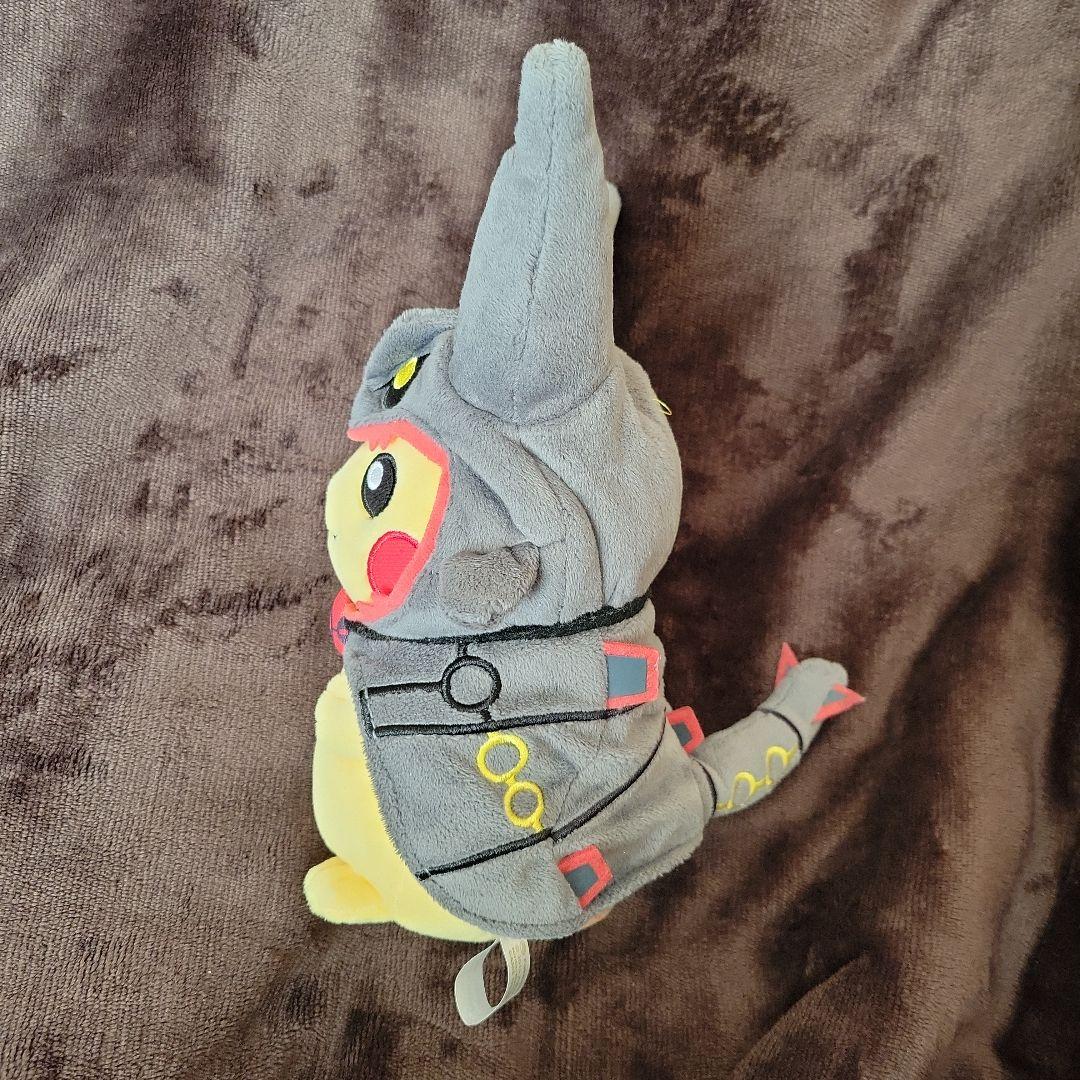 ポケモン 黒いレックウザポンチョを着たピカチュウ ぬいぐるみ タグ