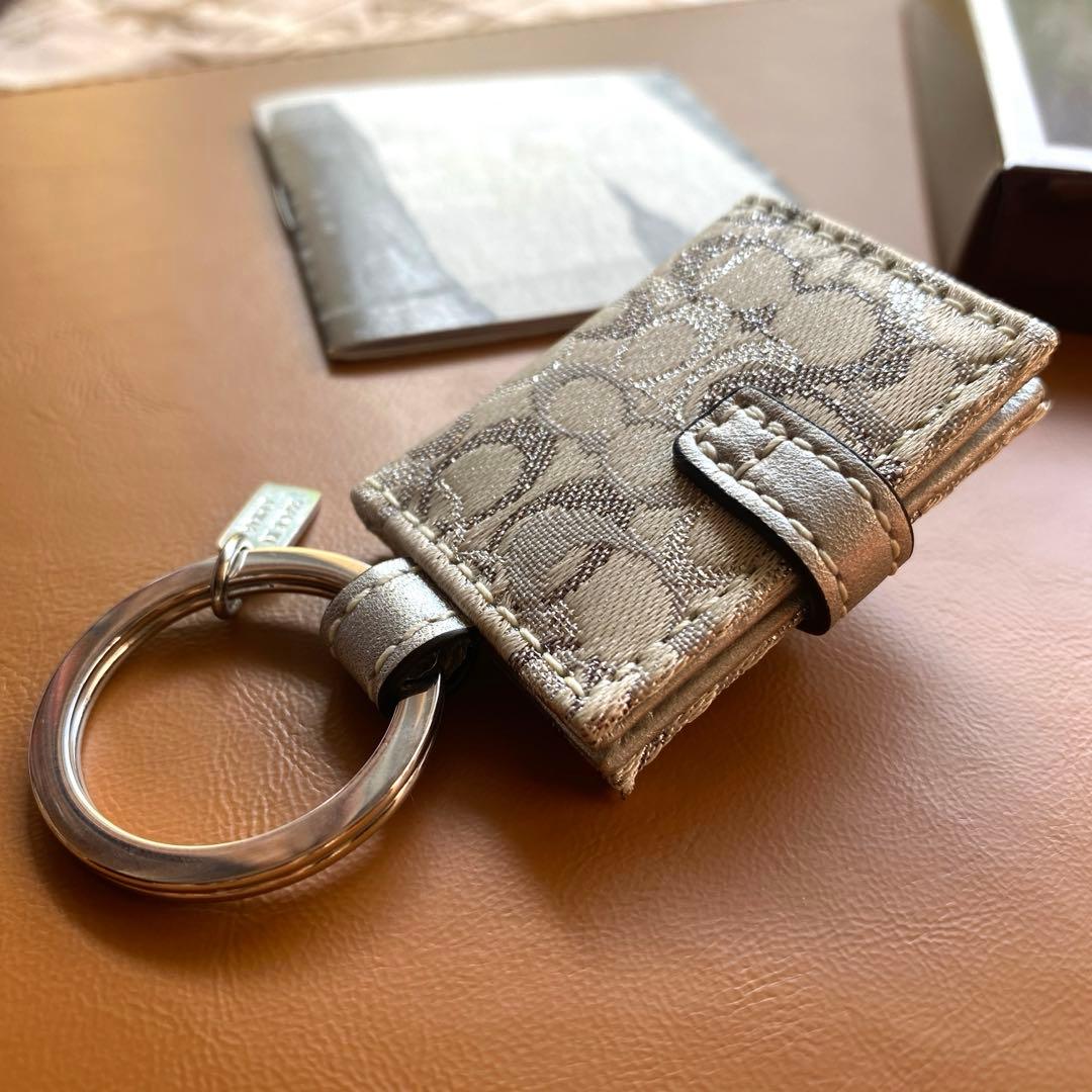 コーチピクチャーフレームキーホルダー