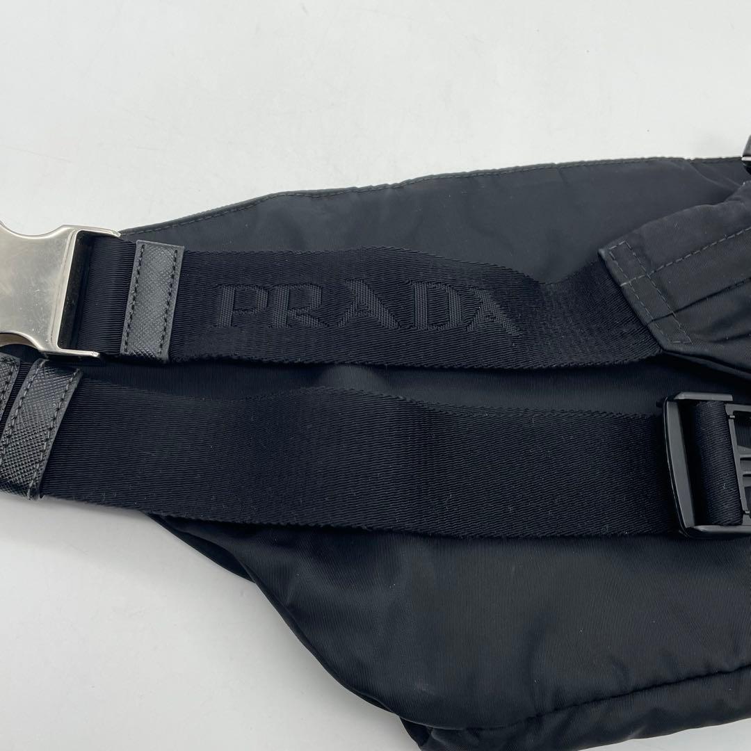 PRADA プラダ　ボディーバッグ　クロスボディー　三角ロゴ