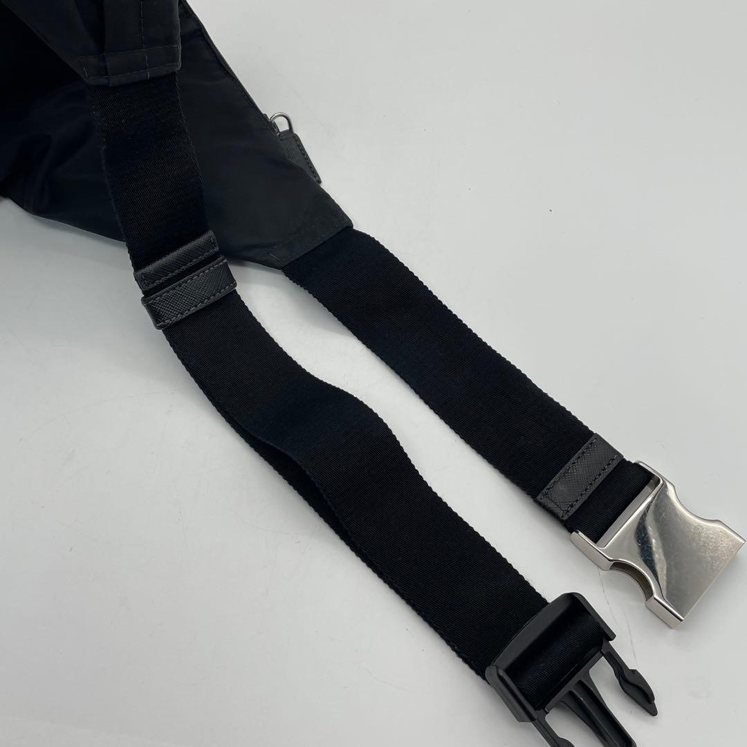 PRADA プラダ　ボディーバッグ　クロスボディー　三角ロゴ