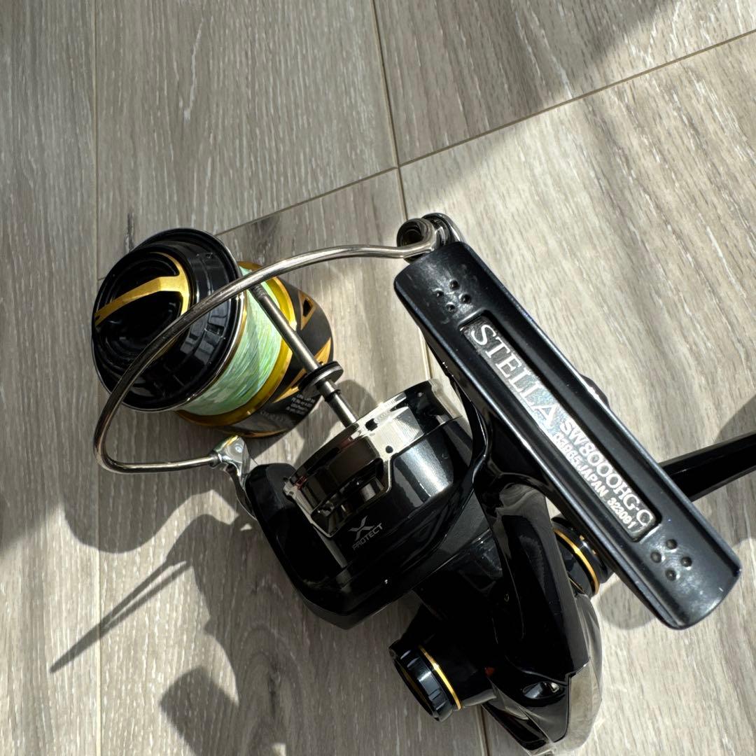 19STELLA SW 8000hgスピニングリール ブラック/ゴールド