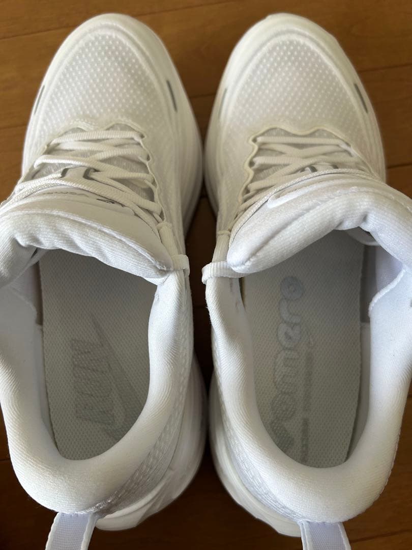 ナイキ　ボメロプラス　25.5cm