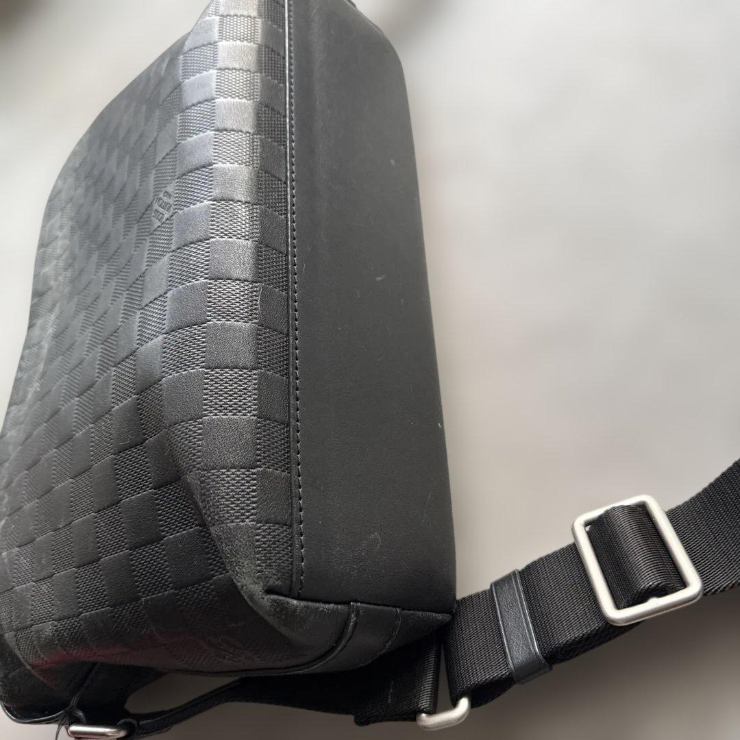 ブラックレザーショルダーバッグ ダミエ