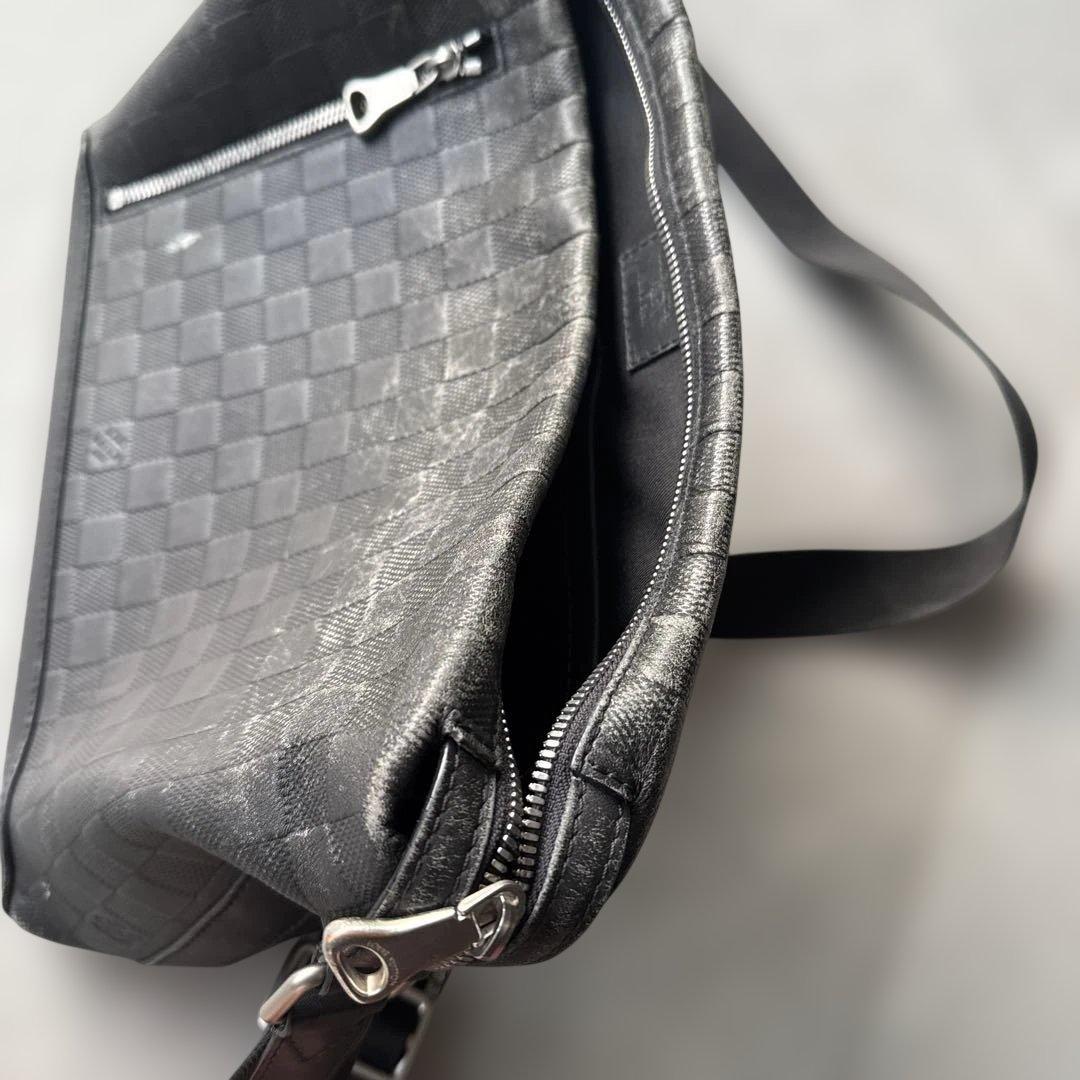 ブラックレザーショルダーバッグ ダミエ