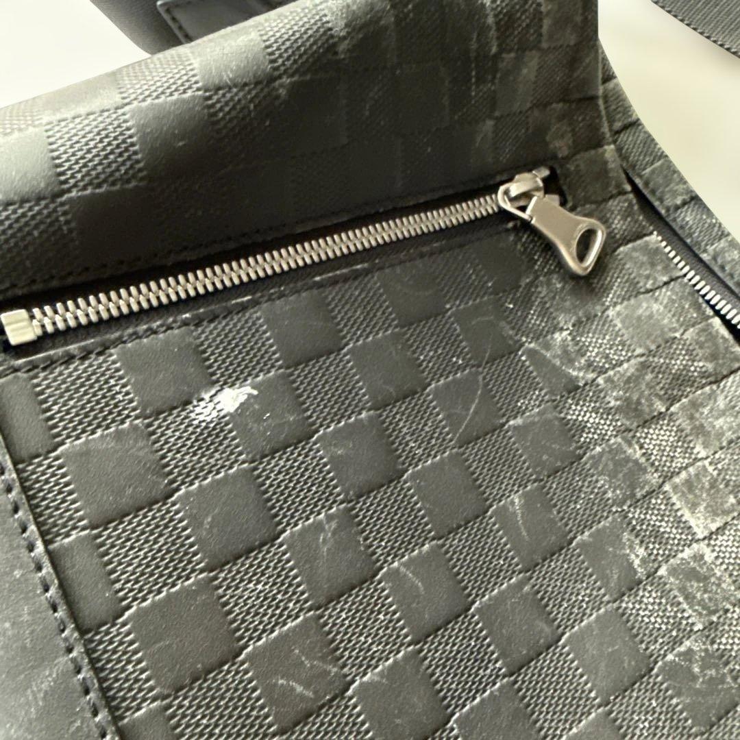 ブラックレザーショルダーバッグ ダミエ