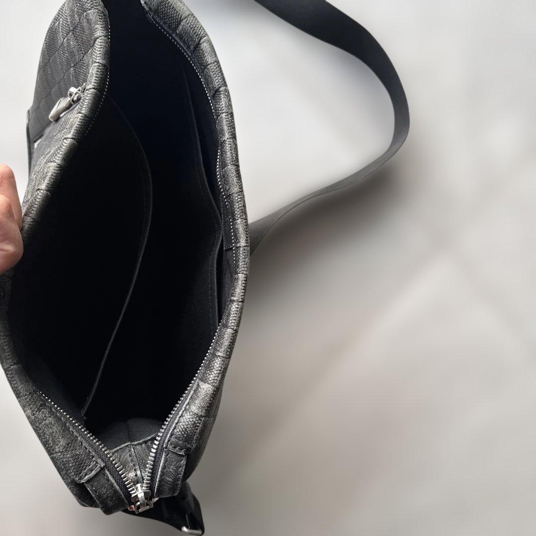 ブラックレザーショルダーバッグ ダミエ