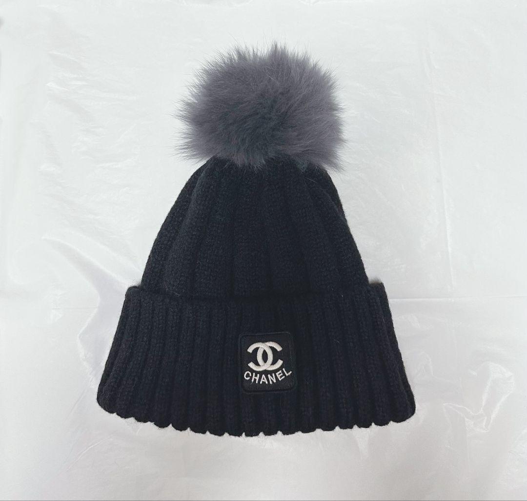 CHANEL ブラックニット帽 ボンボン付き - メルカリ