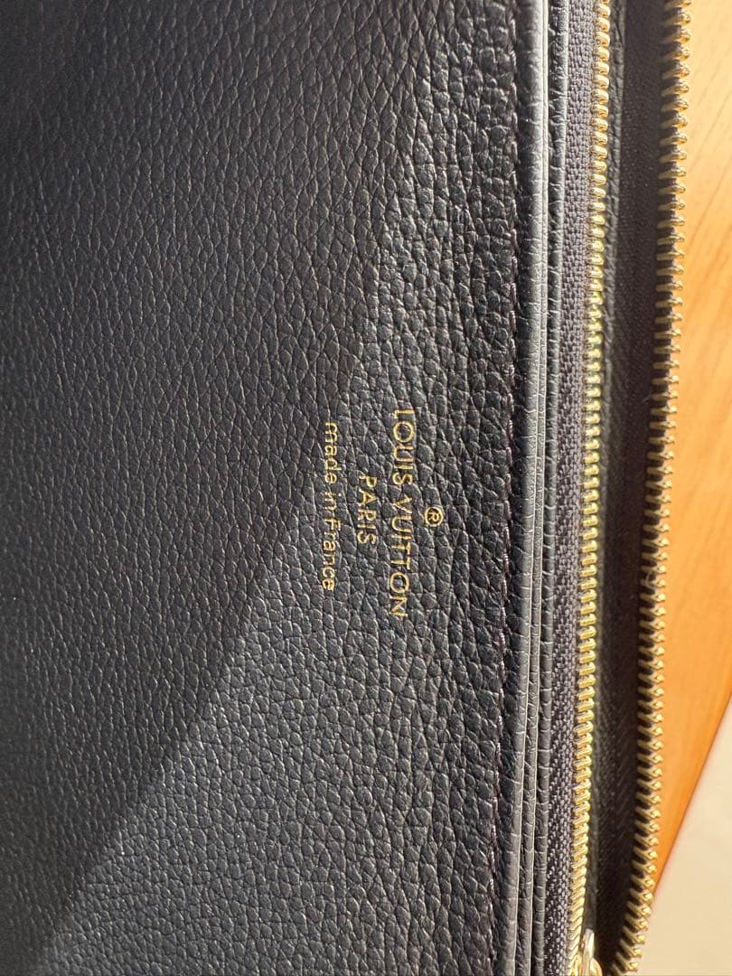 LOUIS VUITTONモノグラム ジャイアント ジッピーウォレット現行モデル