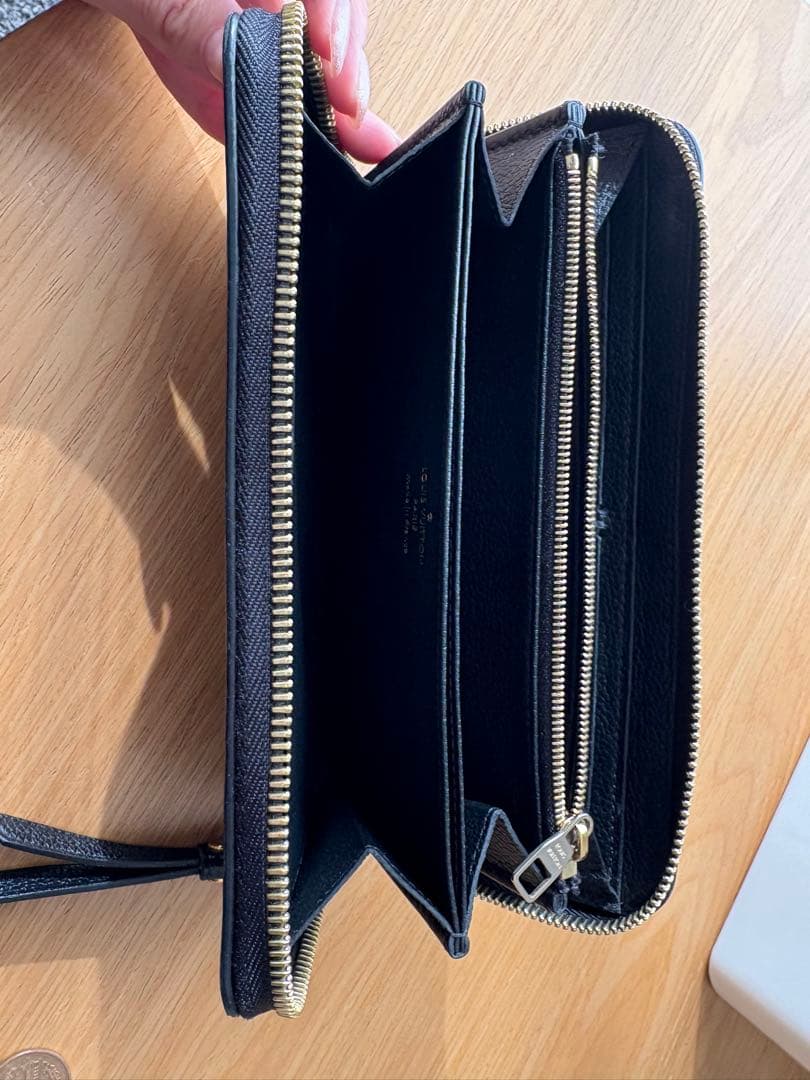 LOUIS VUITTONモノグラム ジャイアント ジッピーウォレット現行モデル