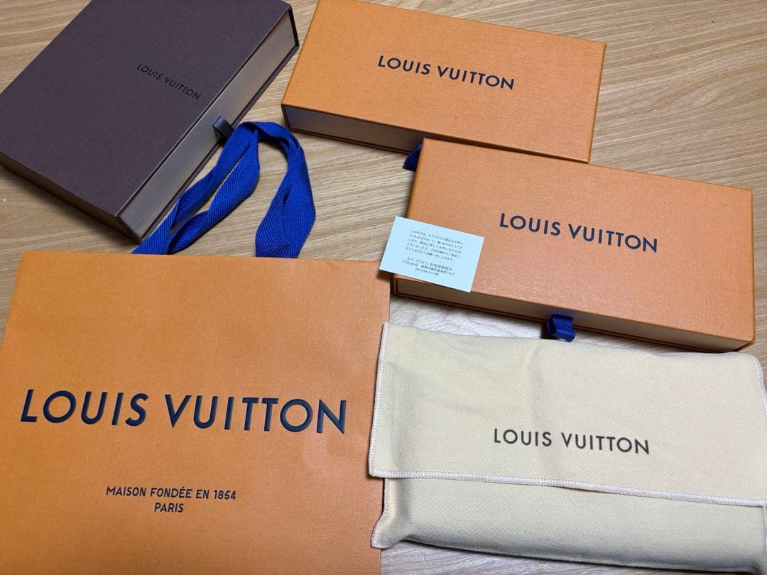 LOUIS VUITTONモノグラム ジャイアント ジッピーウォレット現行モデル