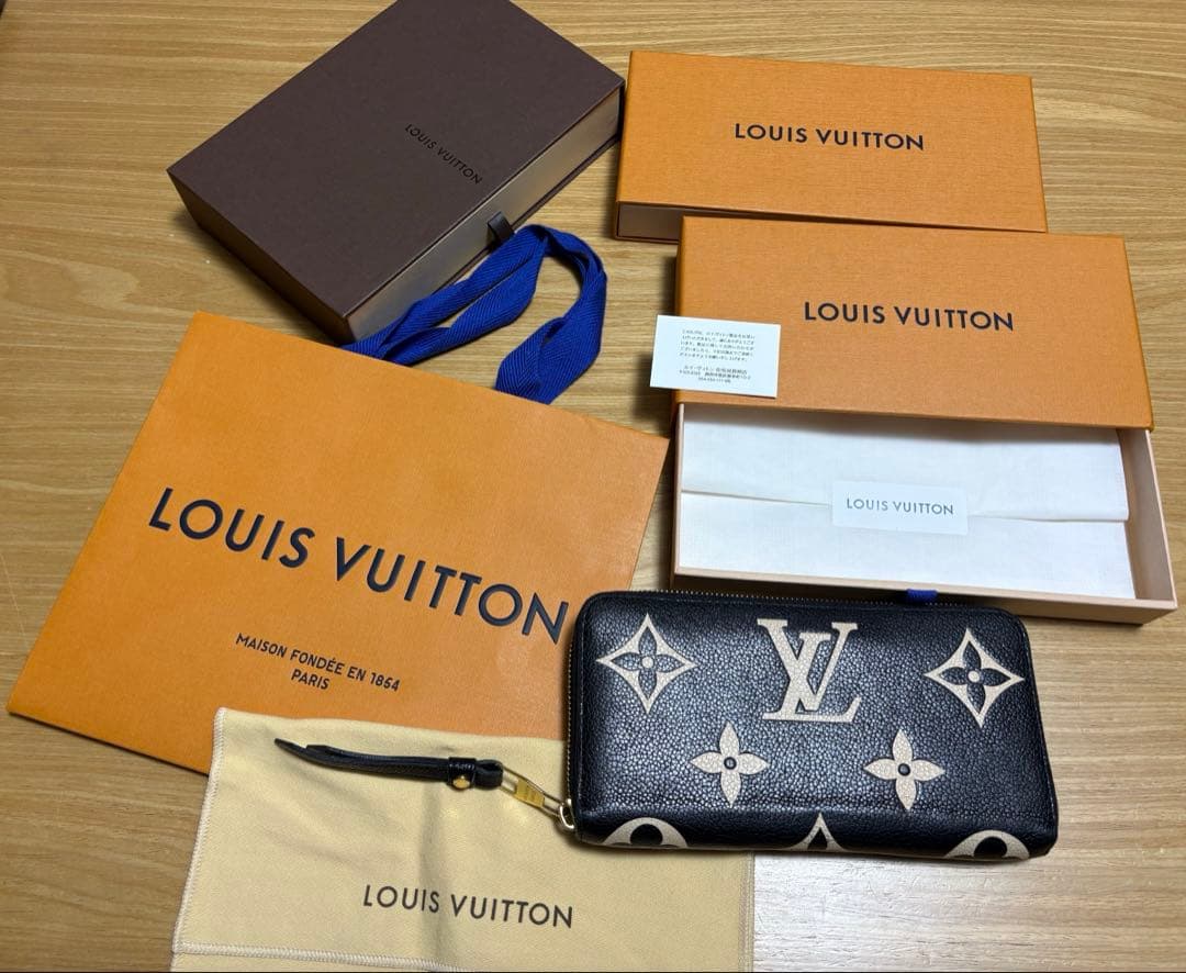LOUIS VUITTONモノグラム ジャイアント ジッピーウォレット現行モデル