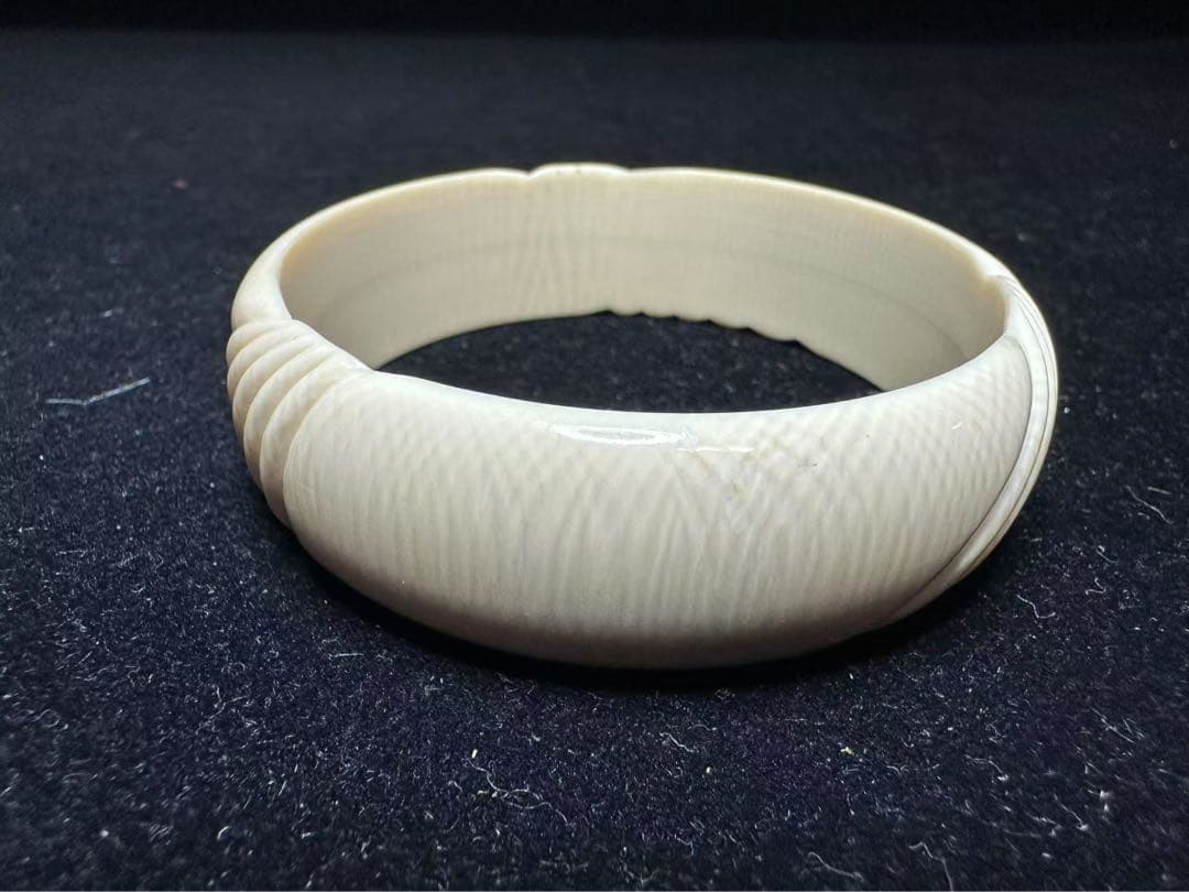 バングル　天然素材　アンティーク　彫刻 古美術品　細密細工　骨董　コレクション