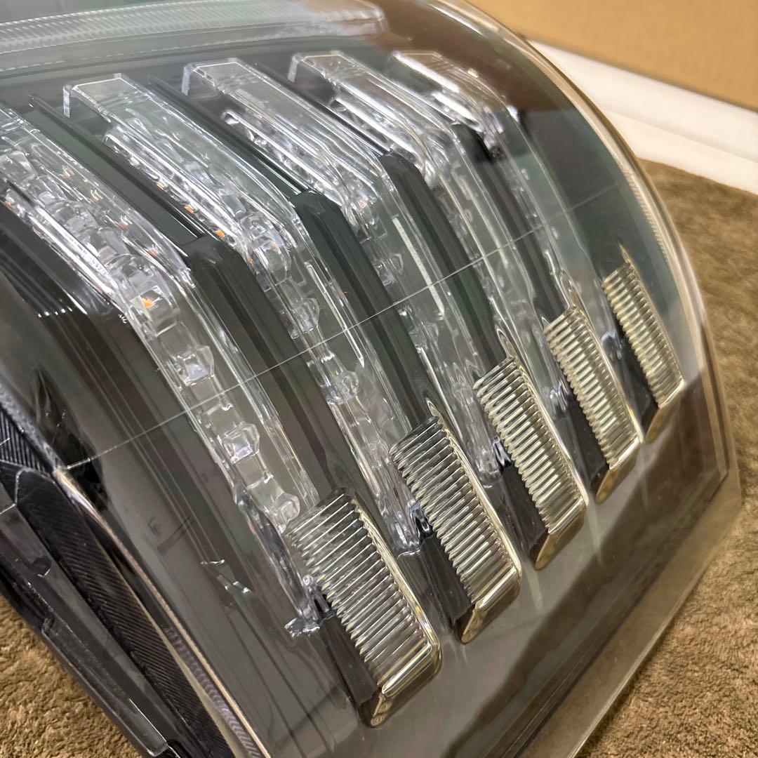 トヨタハイエース　コプラスLEDヘッドライト　シーケンシャル