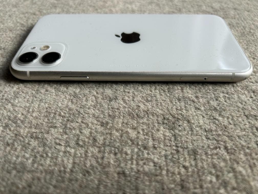 iPhone 11 128GB 美品 バッテリー82% SIMフリー 残債なし