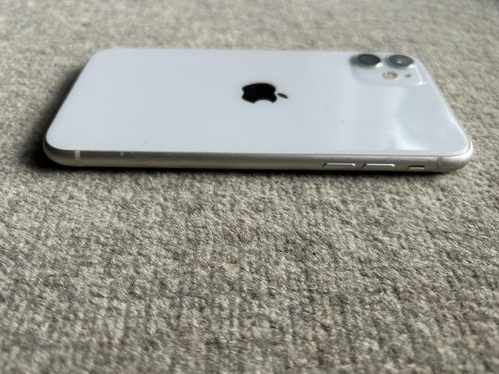 iPhone 11 128GB 美品 バッテリー82% SIMフリー 残債なし