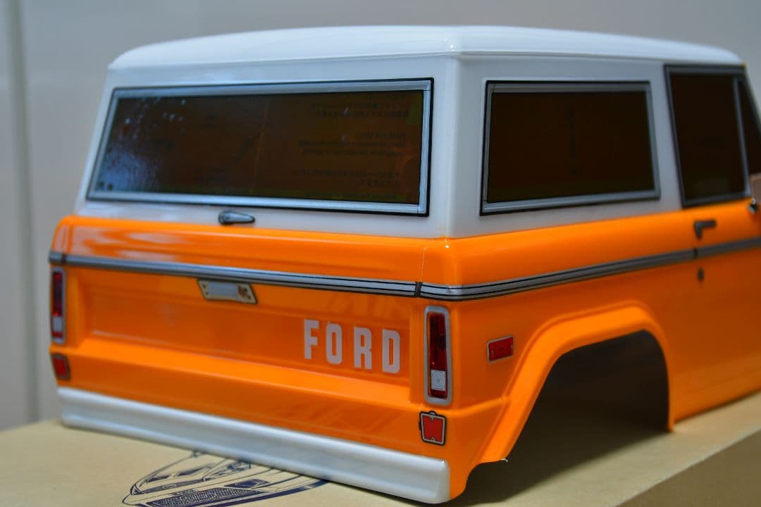 タミヤ　ブロンコ　塗装済みボディ