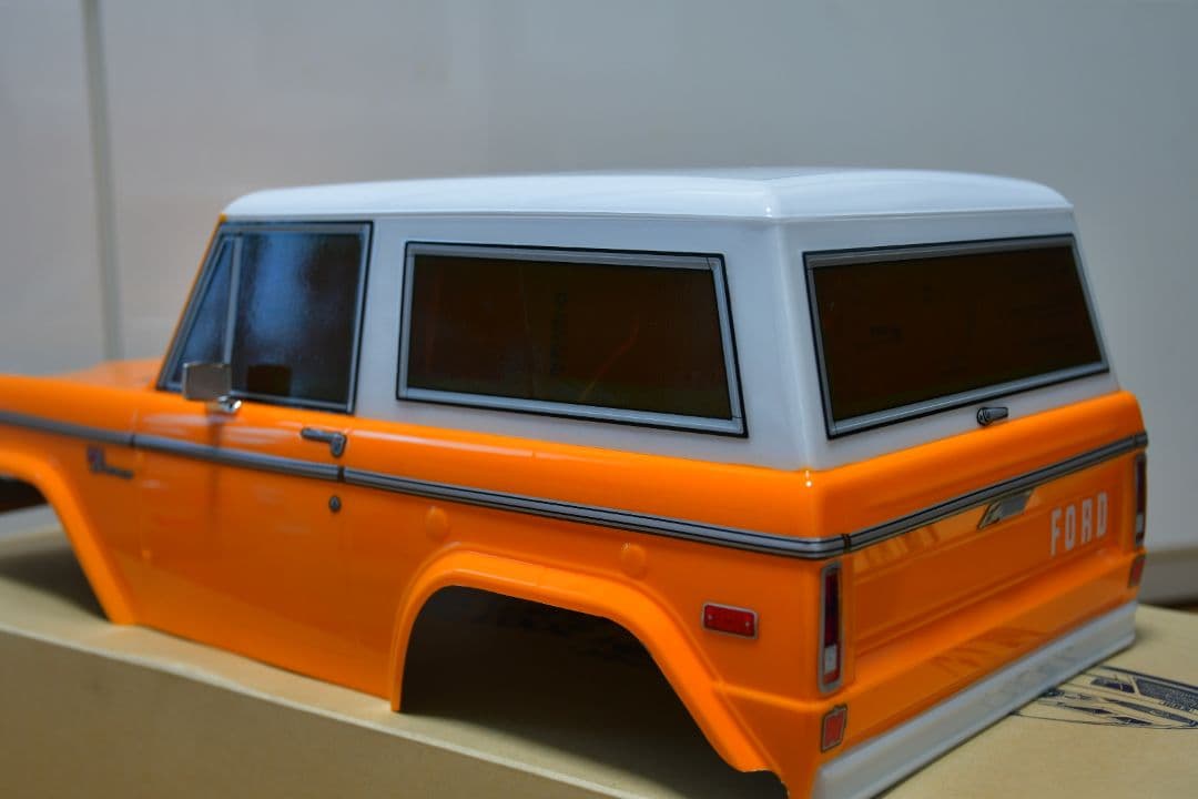 タミヤ　ブロンコ　塗装済みボディ