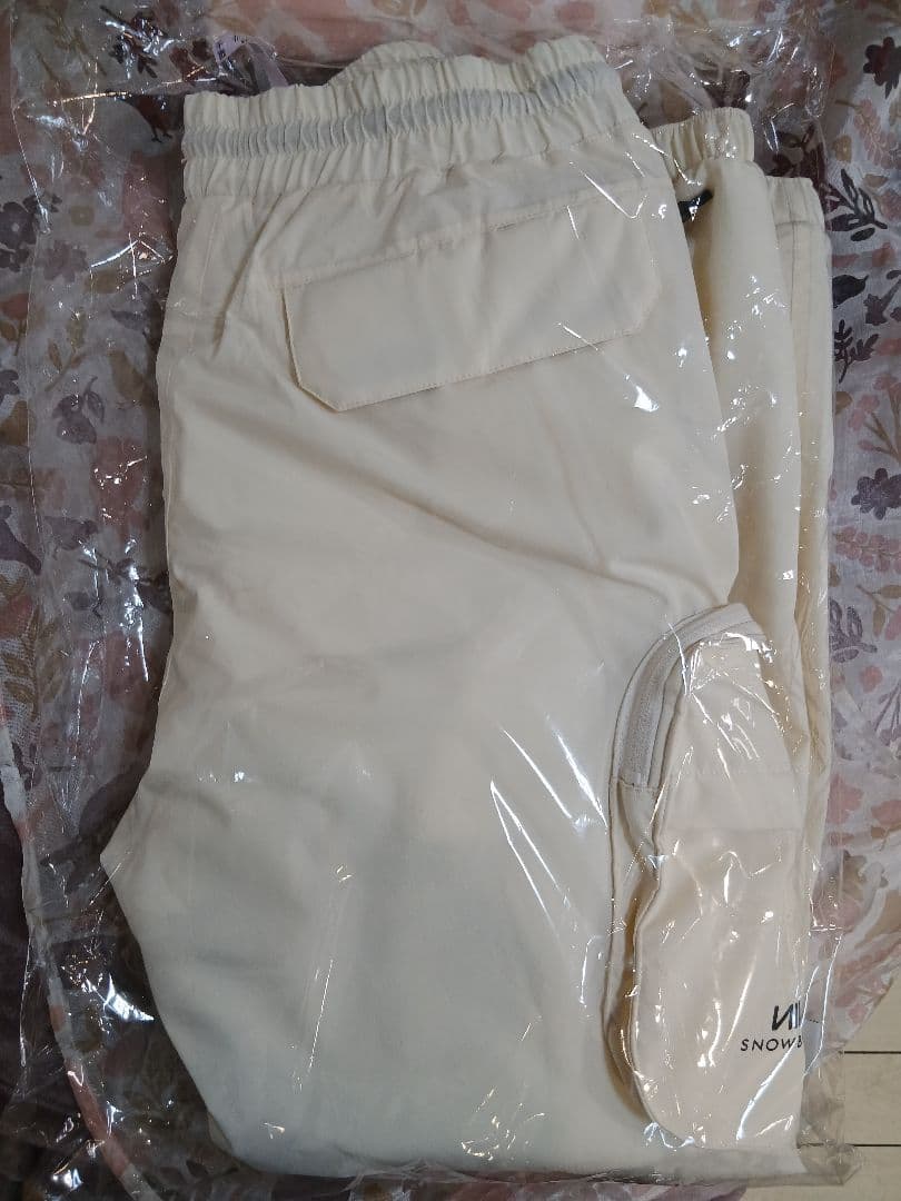 美品⭐ニキータスノボウェアパンツLサイズ⭐タグあり⭐クリーニング済⭐オフホワイト