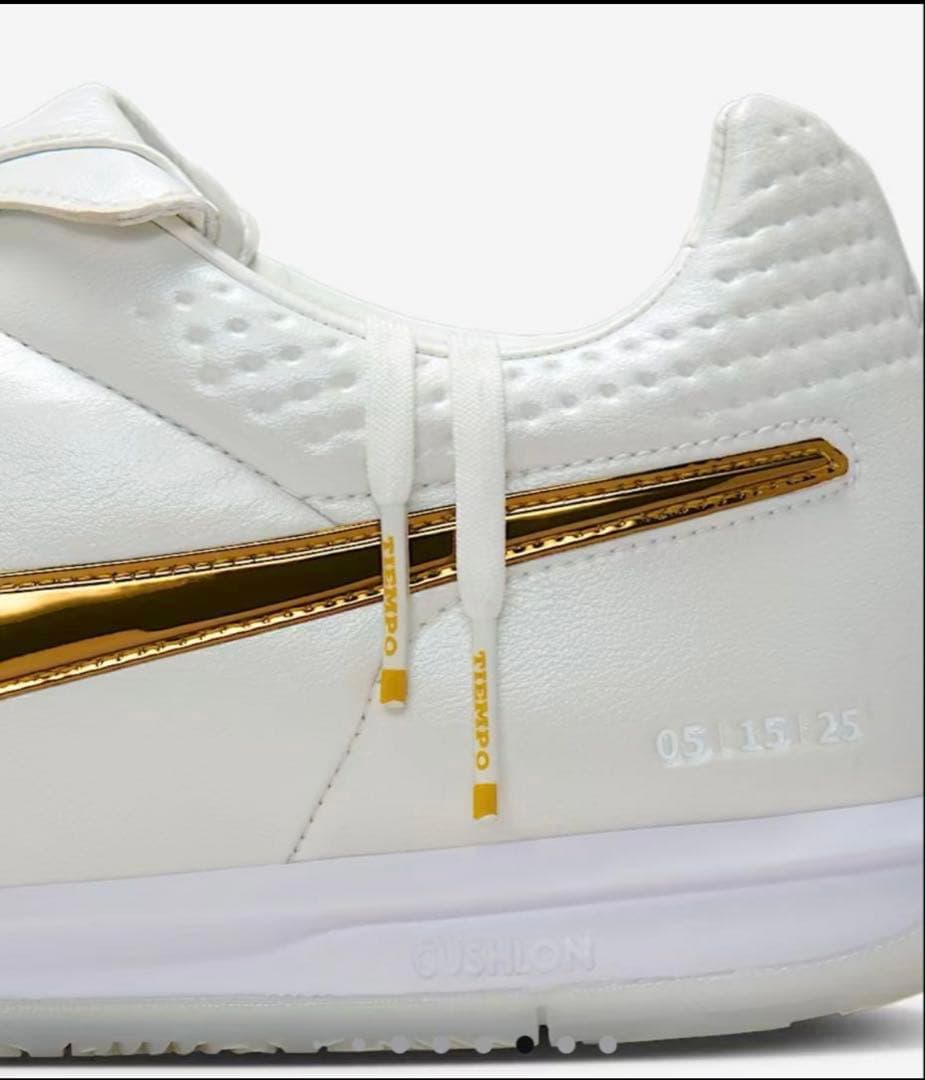 シューズ Ronaldinho x Nike Tiempo Legend of Gold