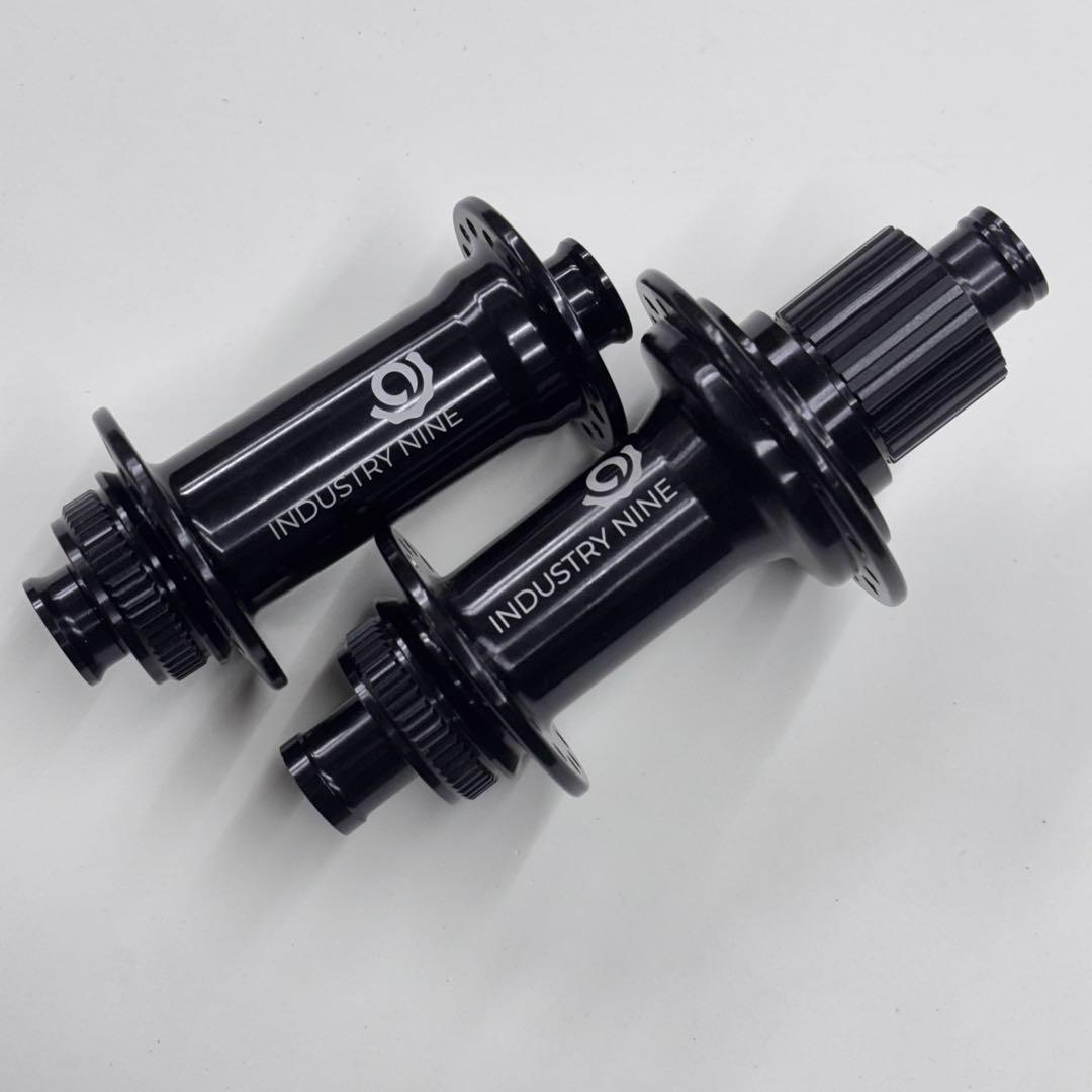 Industry nine 1/1 boost ハブ前後