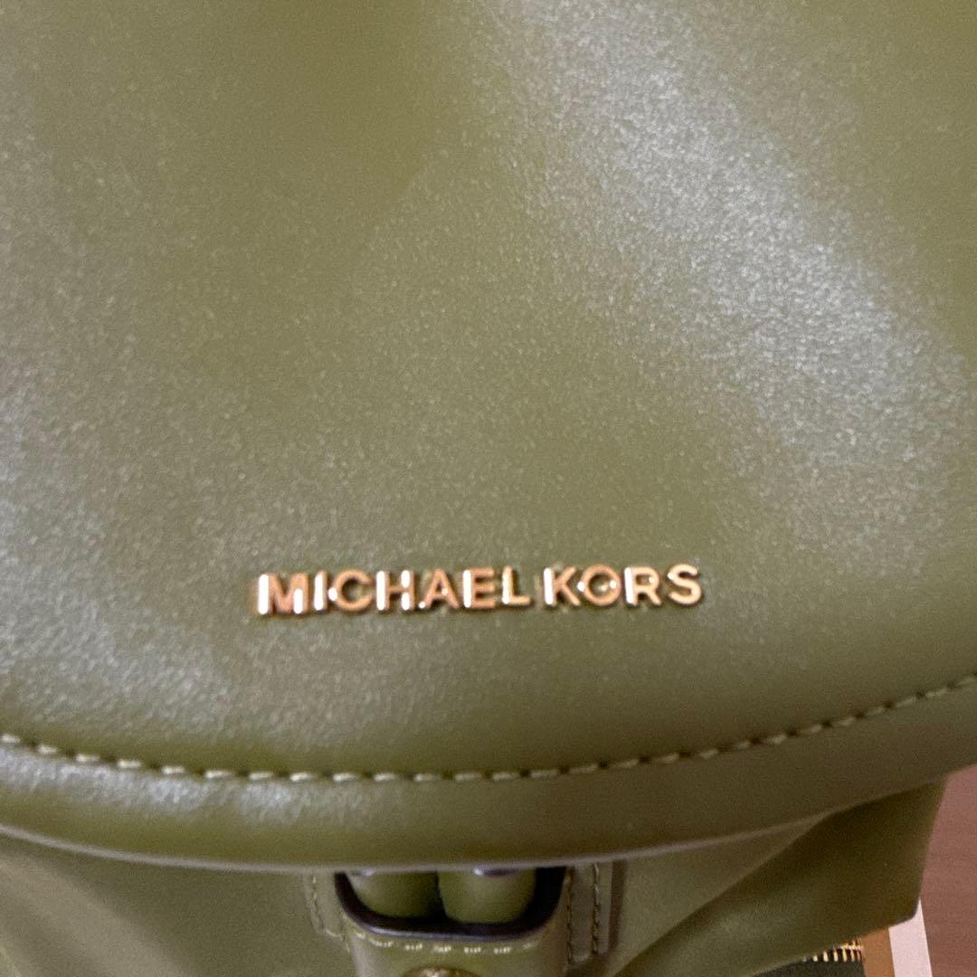 未使用に近いMICHAEL KORS オリーブグリーン バックパック