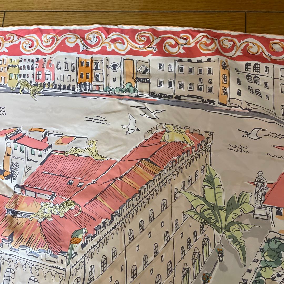 Salvatore Ferragamo シルクスカーフ